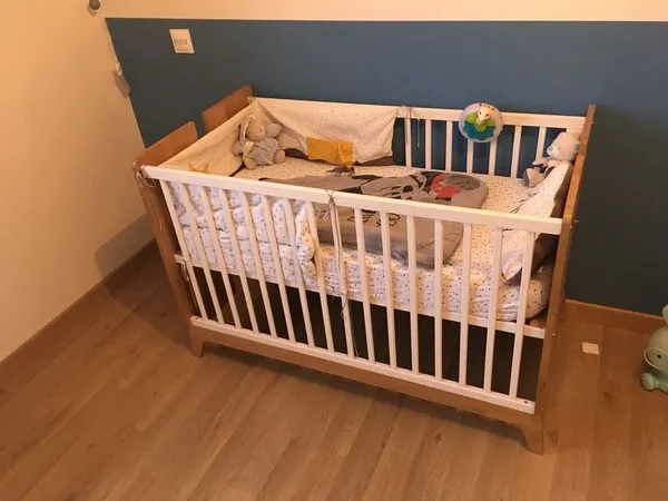 Tour de lit bébé, joli accessoire ou réel danger ?